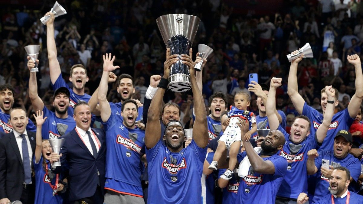 Anadolu Efes ganó la pasada Euroliga tras superar en la final al Real Madrid