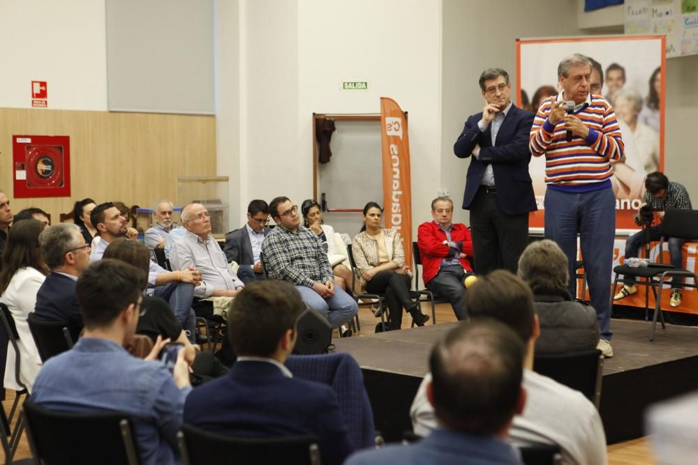 Ignacio Prendes y Francisco Sosa Wagner en el cierre de campaña de Ciudadanos en Asturias