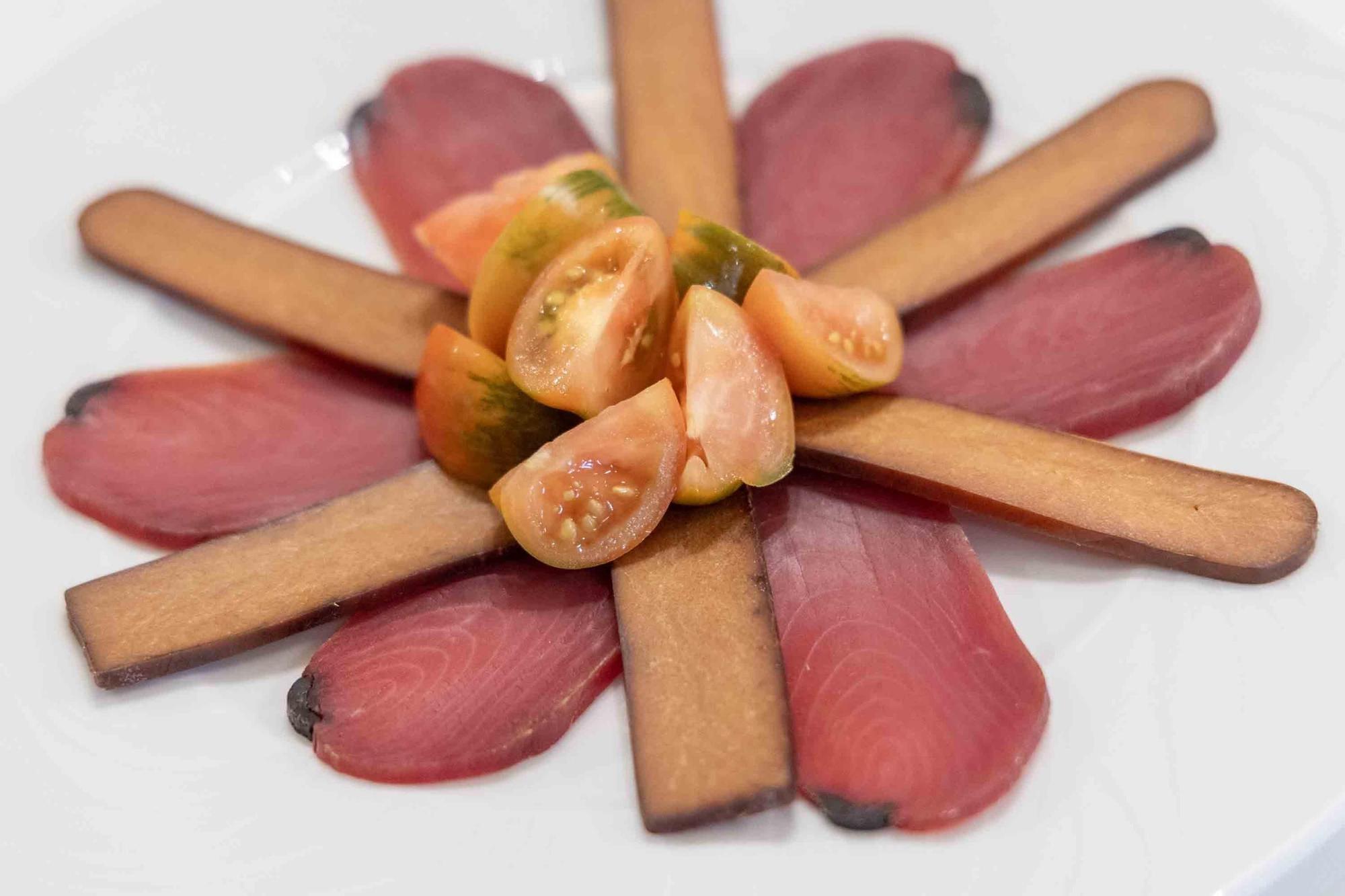 El restaurante Govana de Alicante conquista Menjars de la Terra con su arroz de cebolla y atún fresco