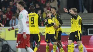 Maximilian Beier, del Borussia Dortmund, celebra su gol ante el Colonia