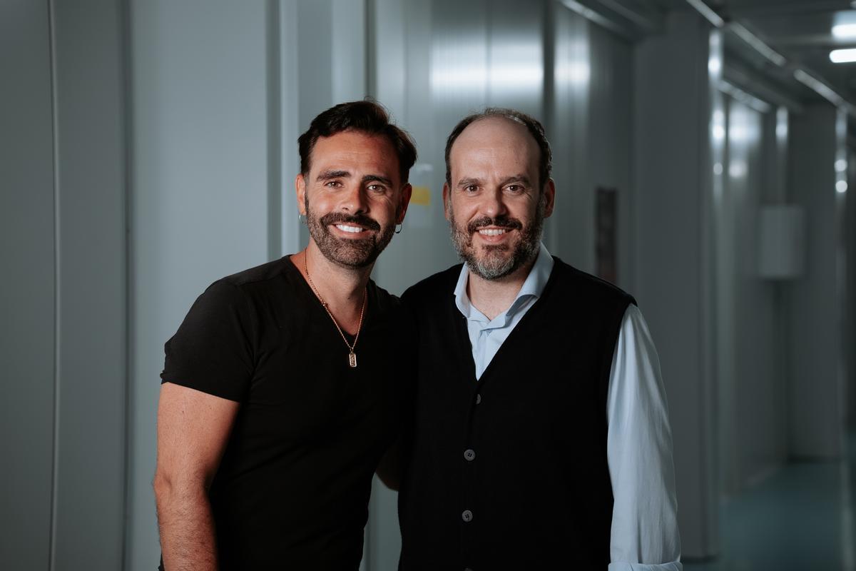 Checa, con el actor Antonio Romero, que tiene un papel en el cortometraje