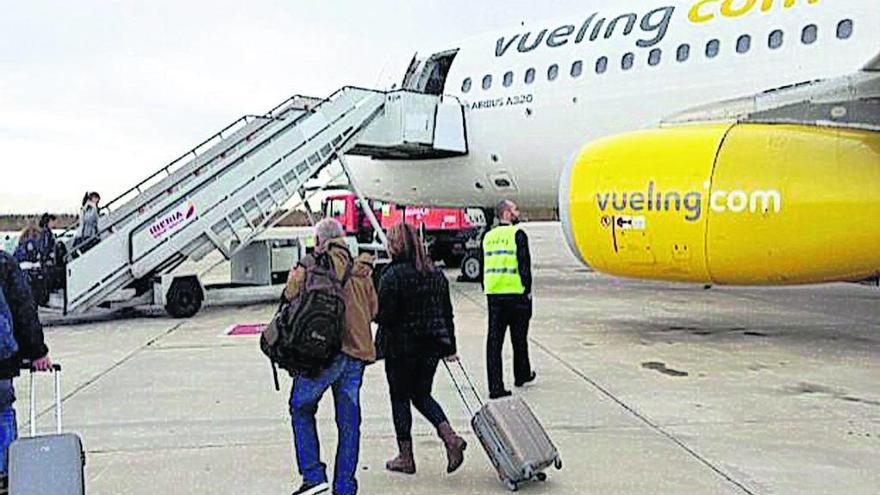 Vueling dijo que su vuelo a Barcelona no era rentable y pidió dinero al Cabildo, pero en Navidad al menos los precios son altos.