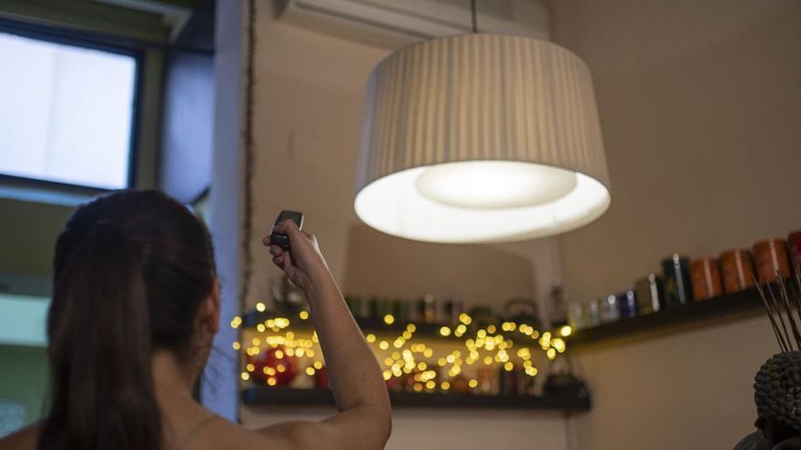 El precio de la luz obliga a los hogares a apagar el aire acondicionado pese al calor estival