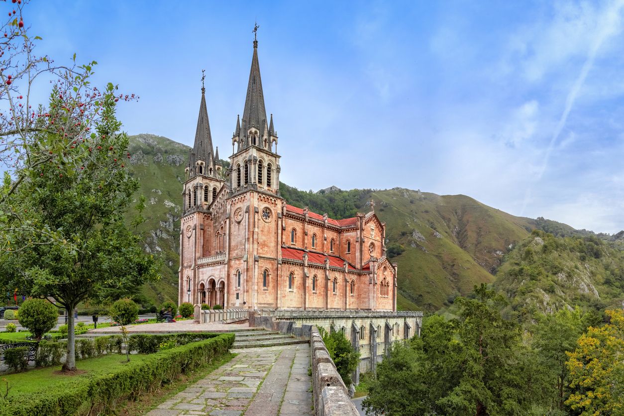 Basílica de Santa María la Real de Covadonga en Asturias