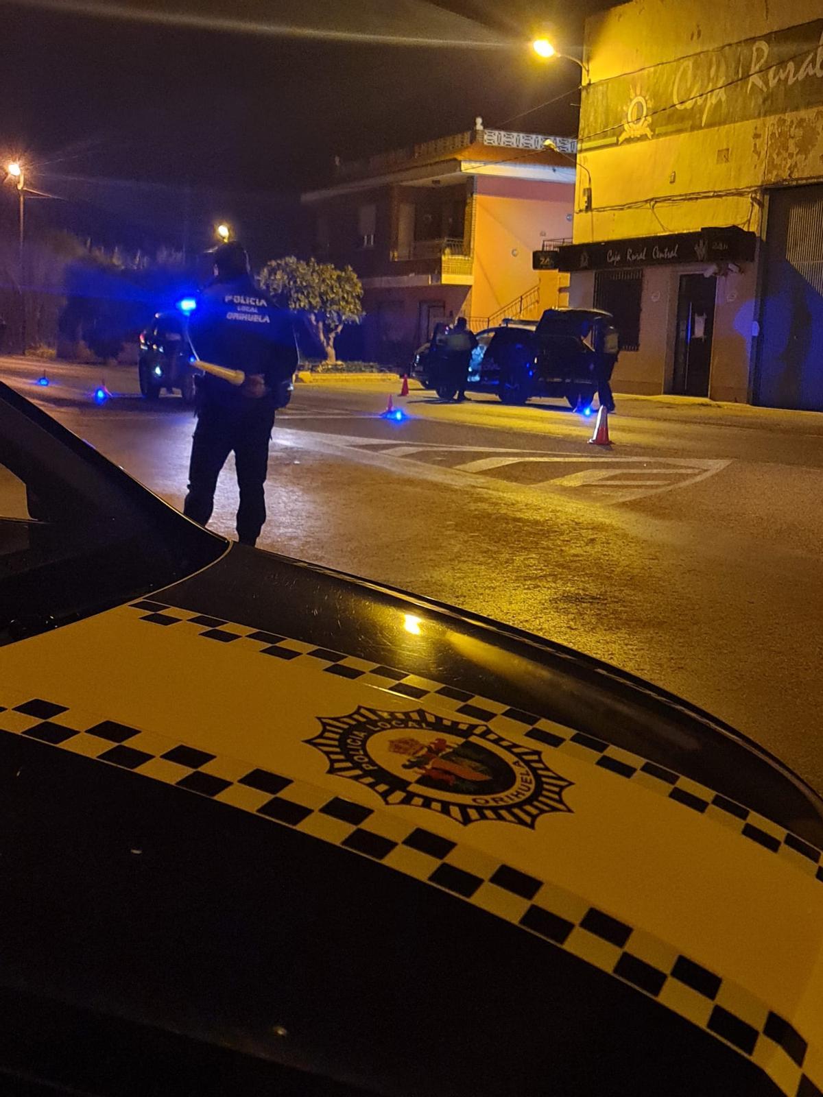 Los agentes logran interceptar el coche del presunto autor de un robo con fuerza