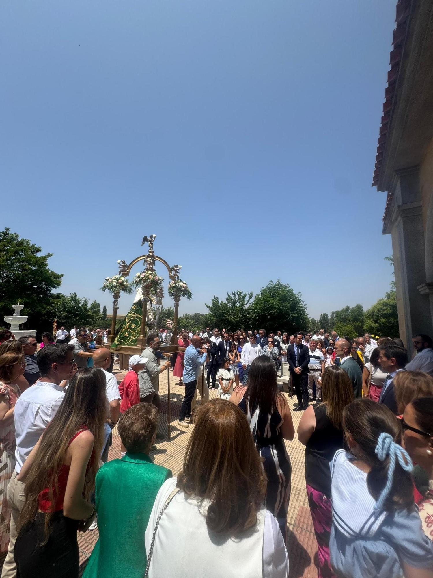 La Virgen del Olmo festeja su día grande en Villaescusa