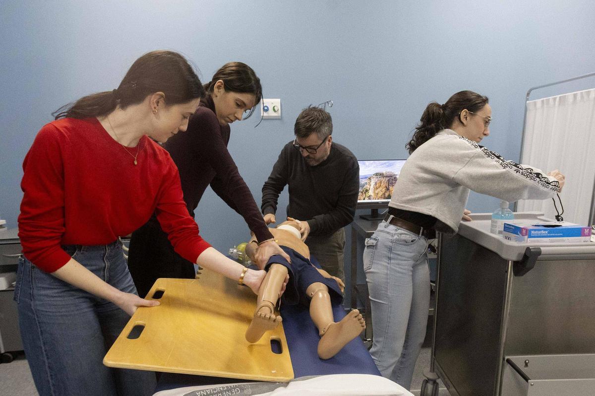 Simuladores inteligentes revolucionan la formación de los futuros médicos