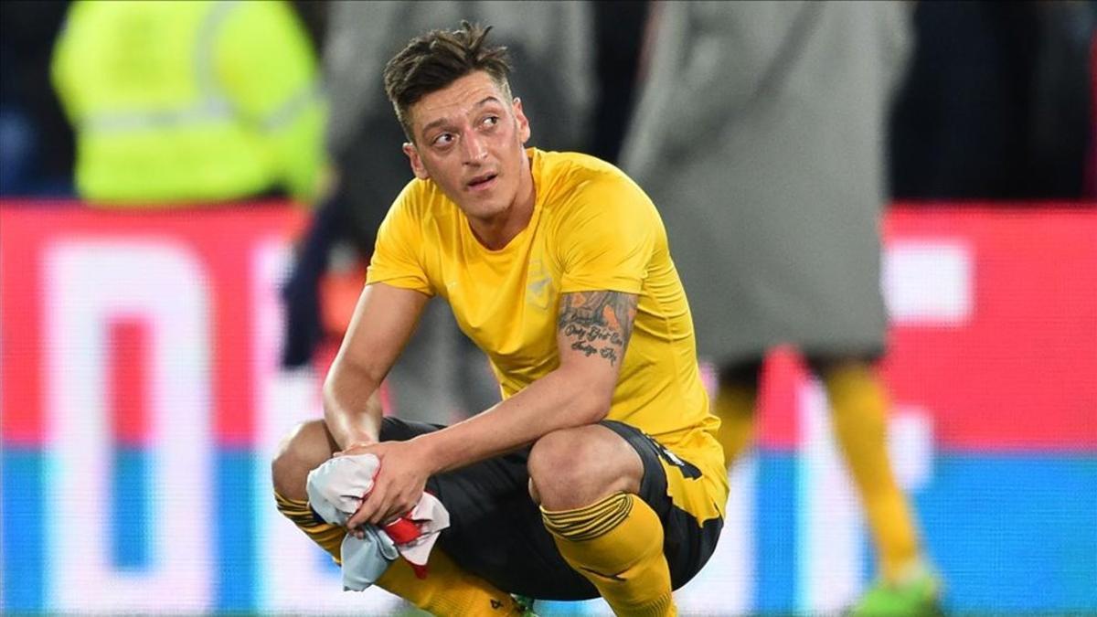 Mesut Özil exige refuerzos en la plantilla del Arsenal