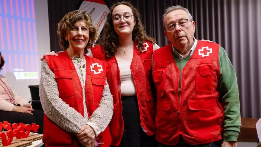 Maribel, Antonio y María José, voluntarios de Cruz Roja