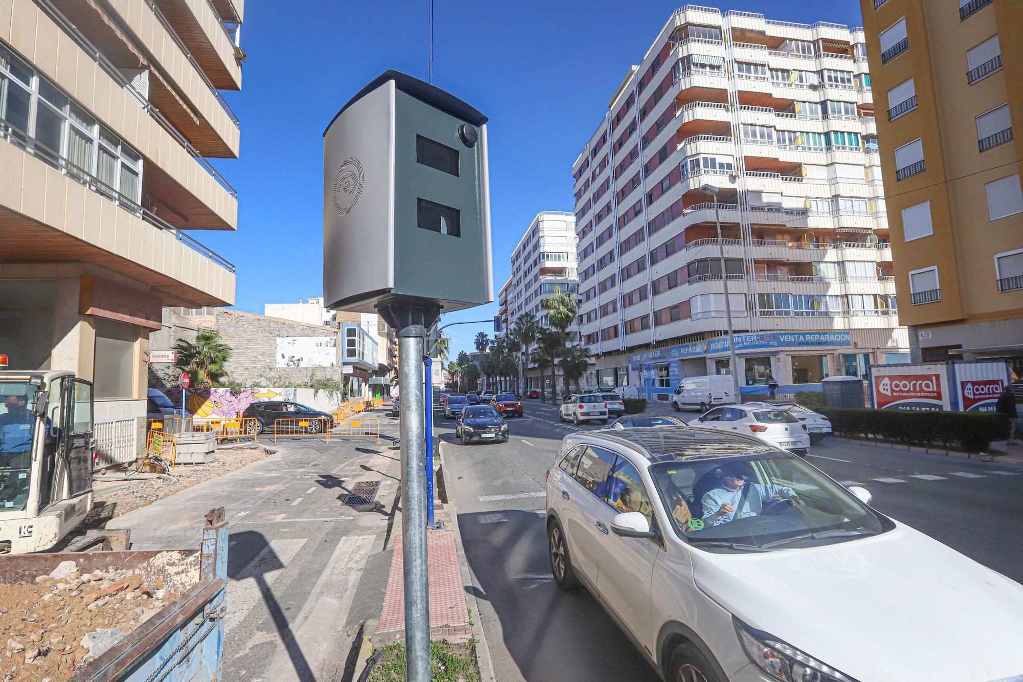 Torrevieja controla la velocidad de los vehículos dentro de la ciudad con tres nuevos radares fijos