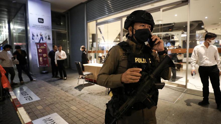 Un nen de 14 anys mata tres persones en un tiroteig en un centre comercial a Tailàndia