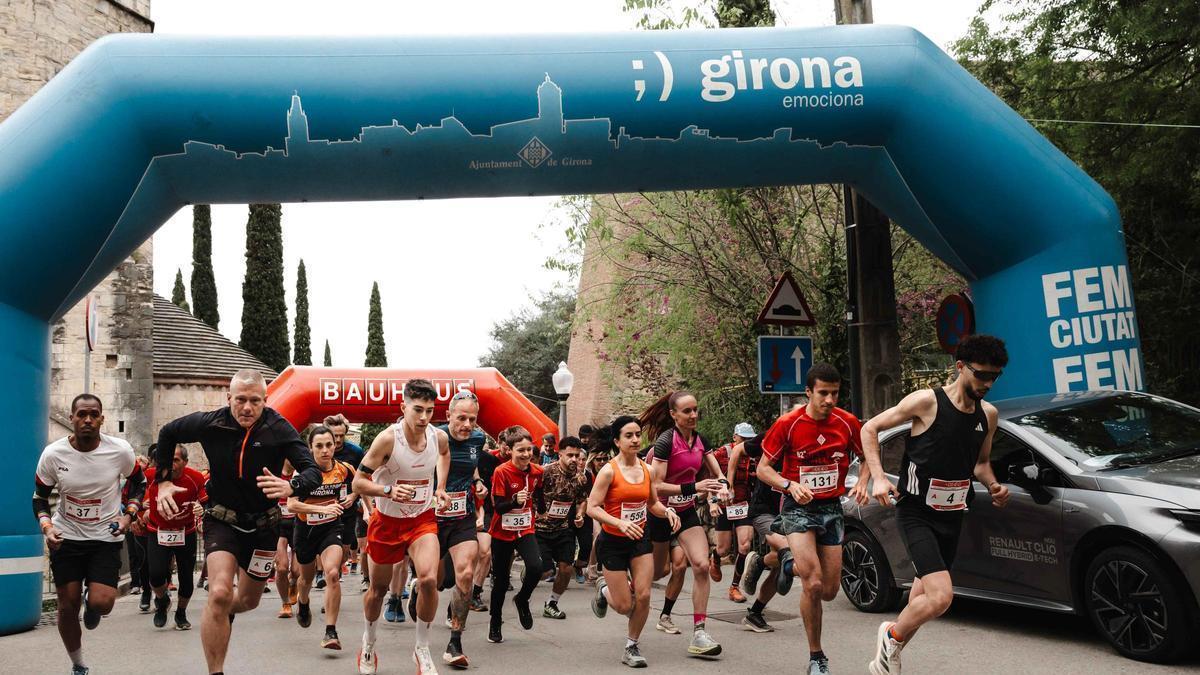 Participants de la Pujada als Àngels durant el transcurs de la prova.