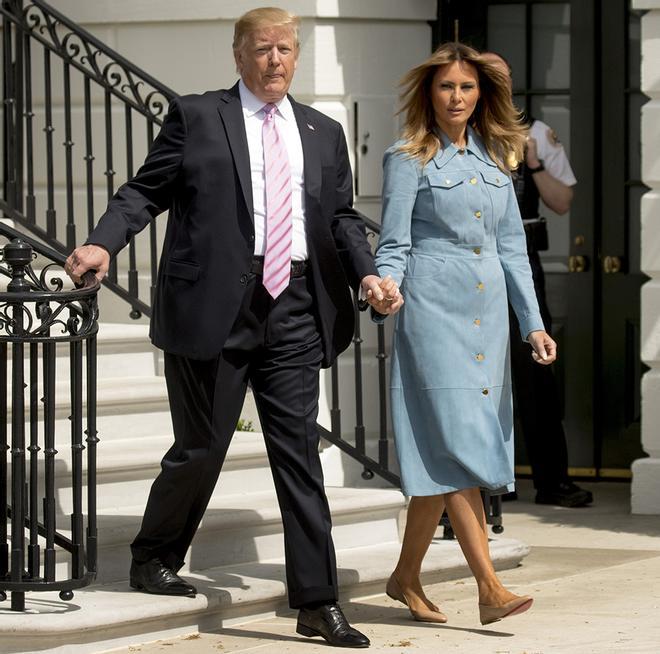 El look de Melania Trump en la celebración de la Pascua, junto a Donald Trump.