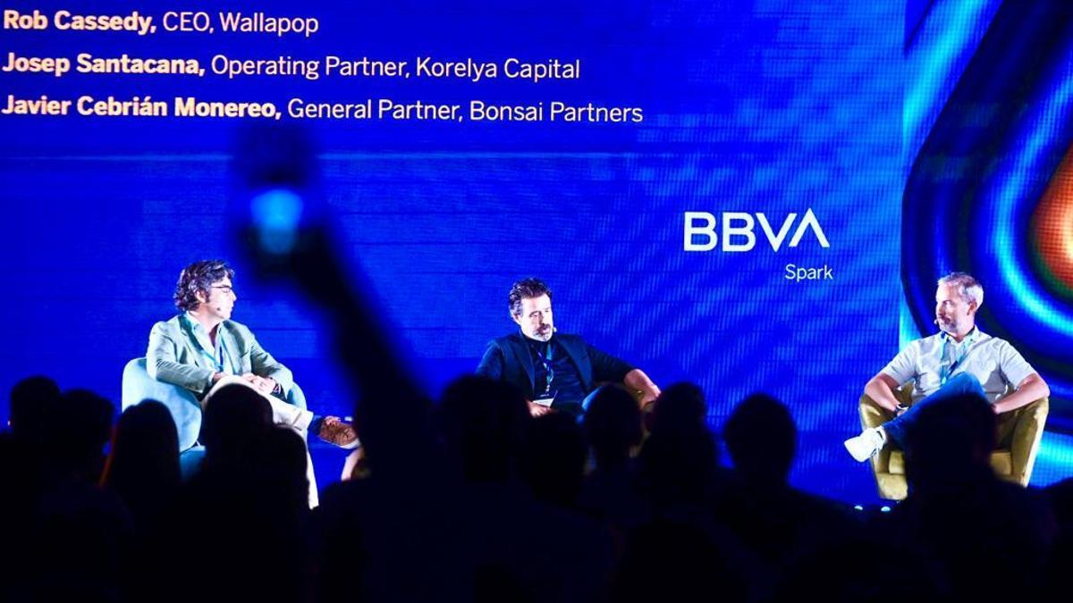 Javier Cebrián Moreno (Bonsai Partners), Josep Santacana (Korelya Capital) y Rob Cassedy (Wallapop), en el BBVA Open Summit.