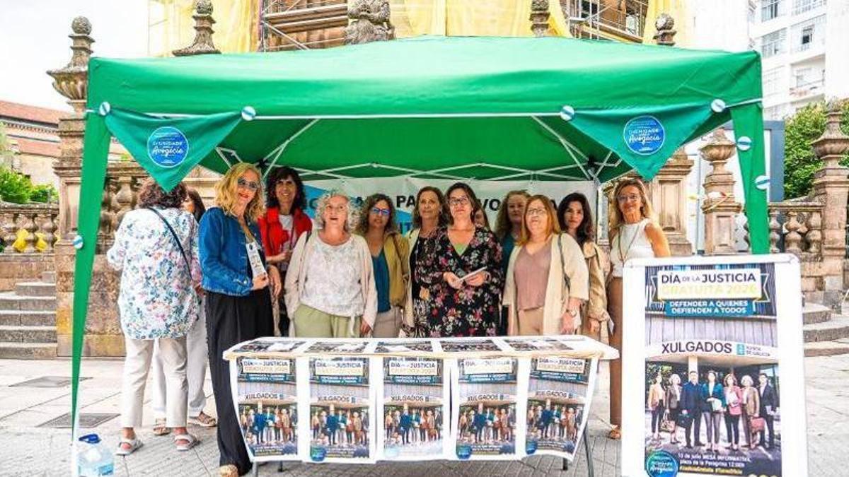 Miembros de la plataforma Dignidade abogacía Pontevedra