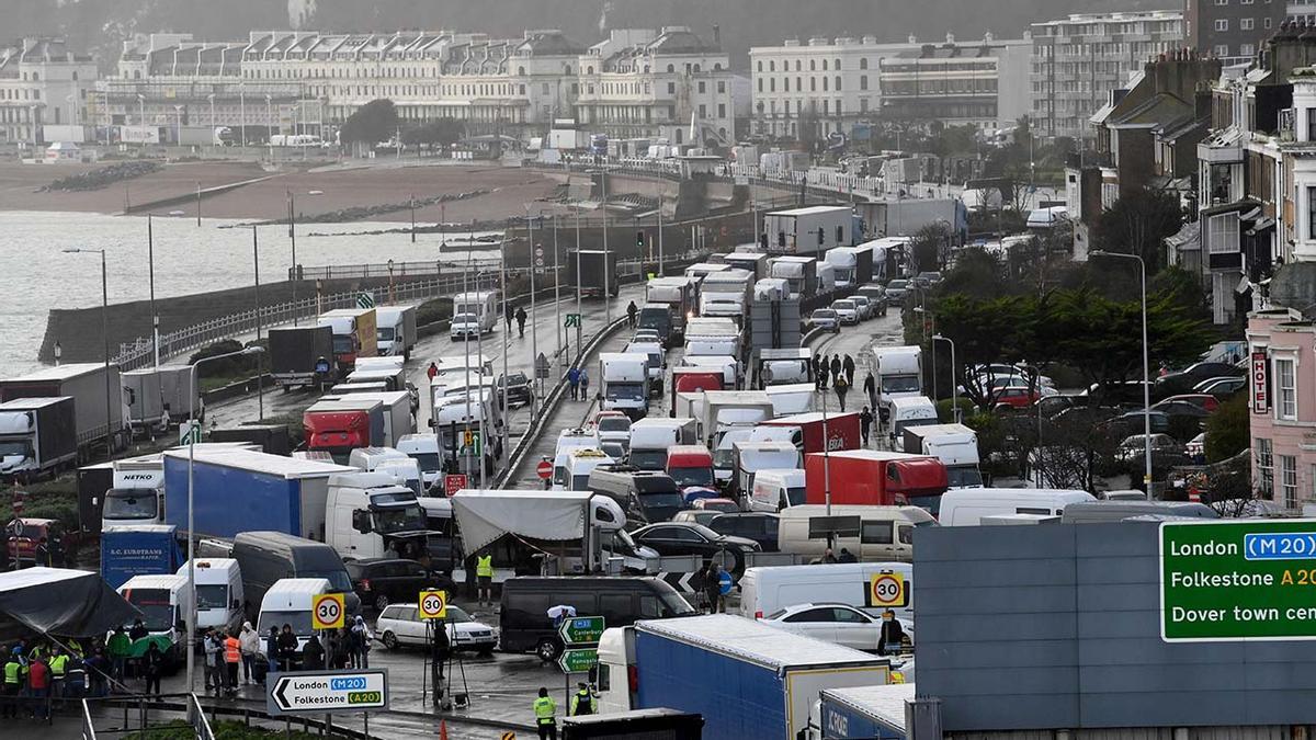 Caos de camiones y tráfico en Dover
