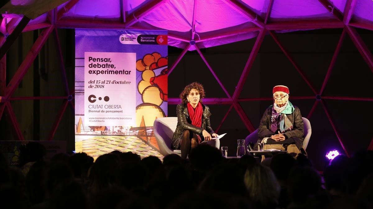 Gayatri Spivak y Marina Garcés debaten sobre educación en la Biennal de Pensament.  