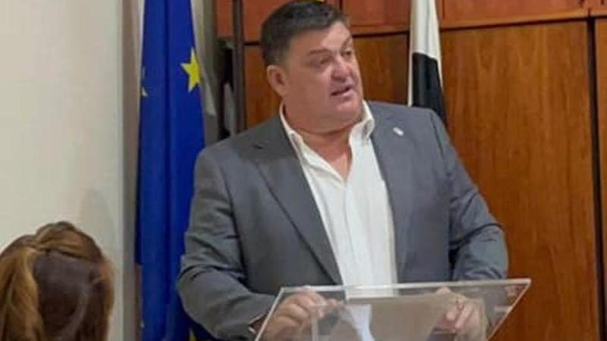 El alcalde de Cilleros, Félix, Ezcay, en una intervención en el consistorio.