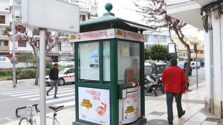 Un kiosko de la ONCE en Ibiza.