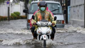 Bangkok amanece bajo el agua tras la peor tormenta del año.