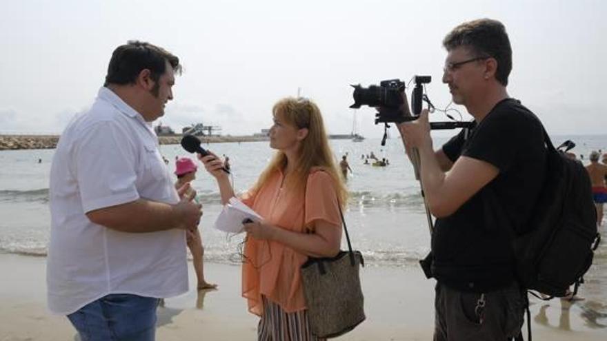 La televisión búlgara graba un reportaje sobre la policía y la seguridad en las playas