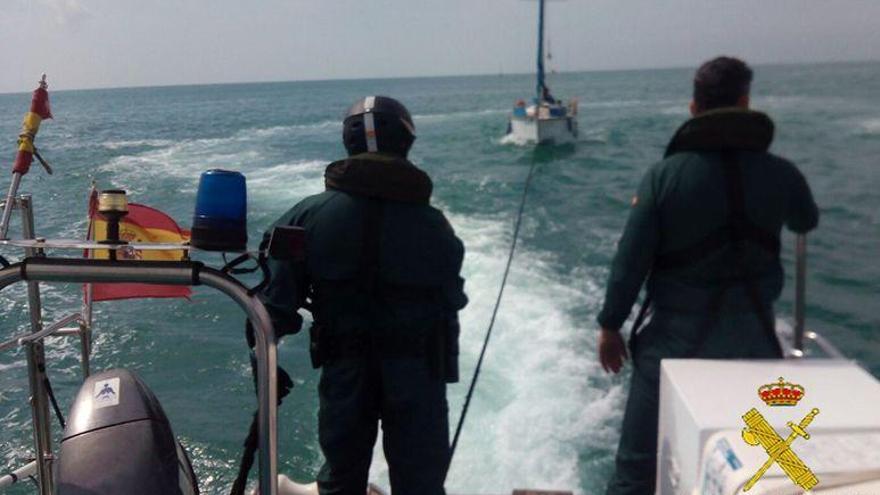 Rescate de un velero con cinco tripulantes en Burriana