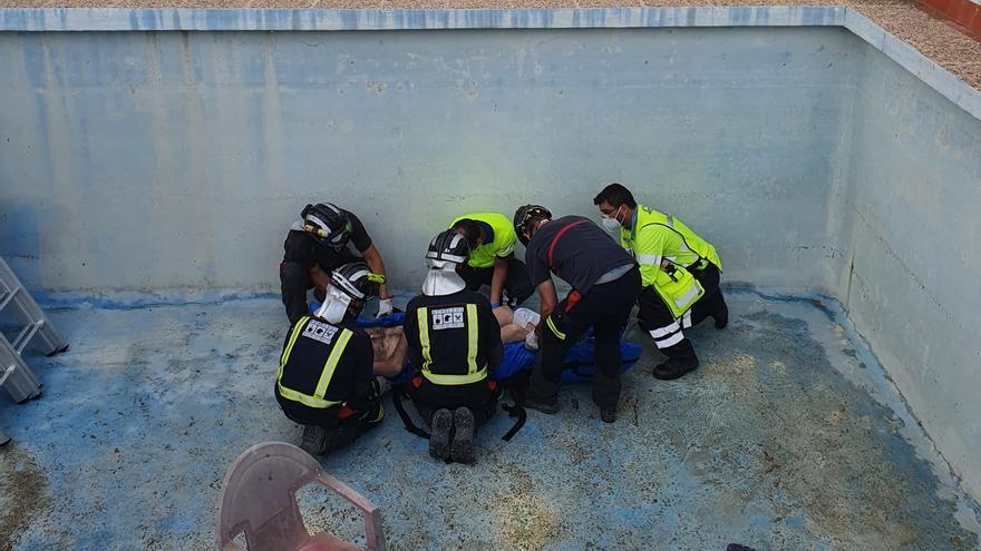 Herido grave tras caer a una piscina vacía en Cieza