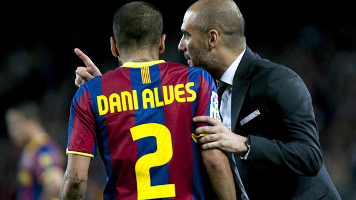Alves y Guardiola, durante la etapa que coincidieron en el Barça