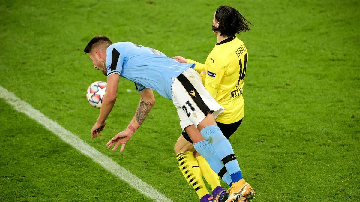 El Dortmund empata contra la Lazio y estará en octavos