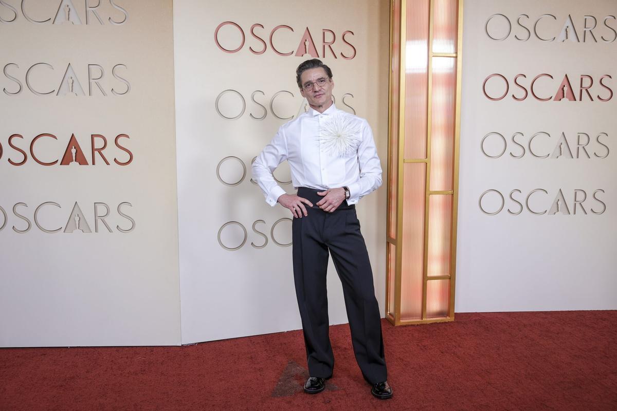 LOS ANGELES (United States), 15/03/2026.- Chilean actor Pedro Pascal arrives on the red carpet ahead of the 98th annual Academy Awards ceremony at the Dolby Theatre in the Hollywood neighborhood of Los Angeles, California, USA, 15 March 2026. The Oscars are presented for outstanding individual or collective efforts in filmmaking in 24 categories. EFE/EPA/RYAN SUN