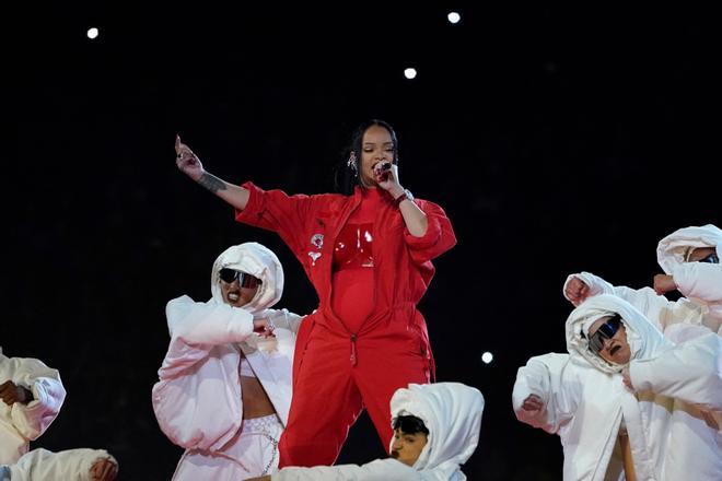 Así ha sido la espectacular actuación de Rihanna en la Super Bowl