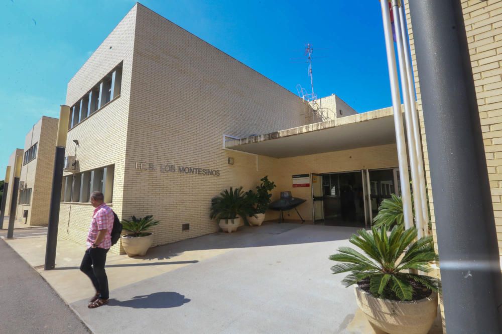 El presidente de la Generalitat Ximo Puig ha visitado los dos centros educativos de Los Montesinos