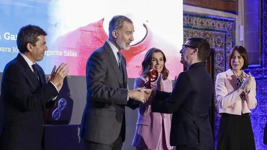 El murciano Miguel Ángel Mompeán recibe el premio ‘Margarita Salas’