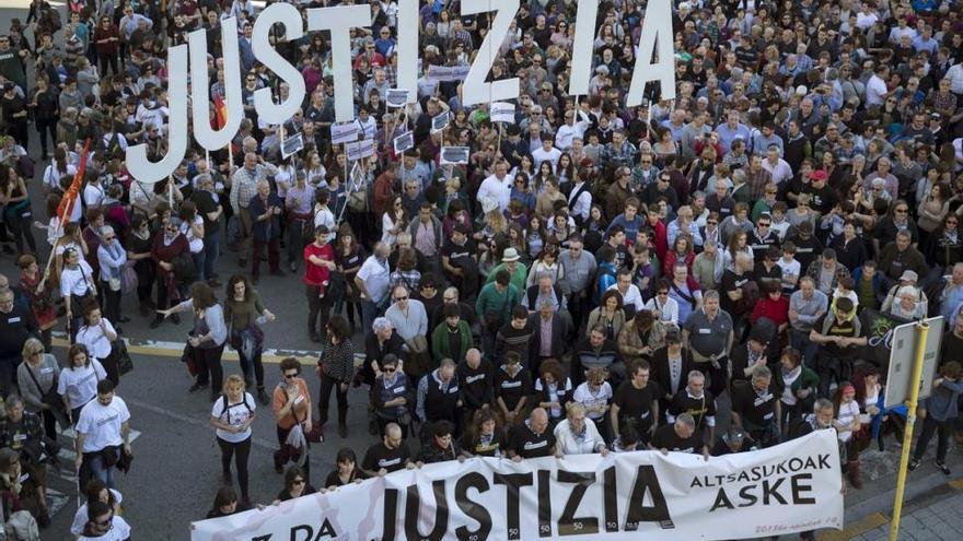 Miles de personas piden en Pamplona &quot;justicia&quot; en el &#039;caso Alsasua&#039;
