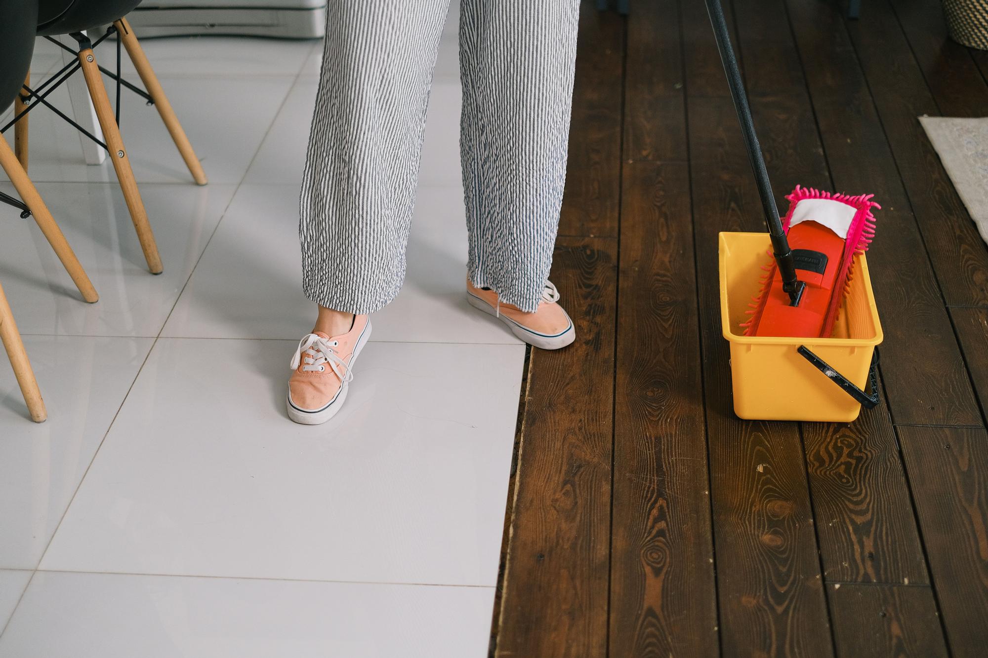 Parquet - Detergente detergente para suelos de madera, 1 litro : :  Salud y cuidado personal