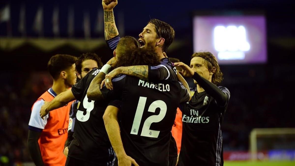 Modric, Ramos, Marcelo y Benzema celebran un gol durante el encuentro ante el Celta