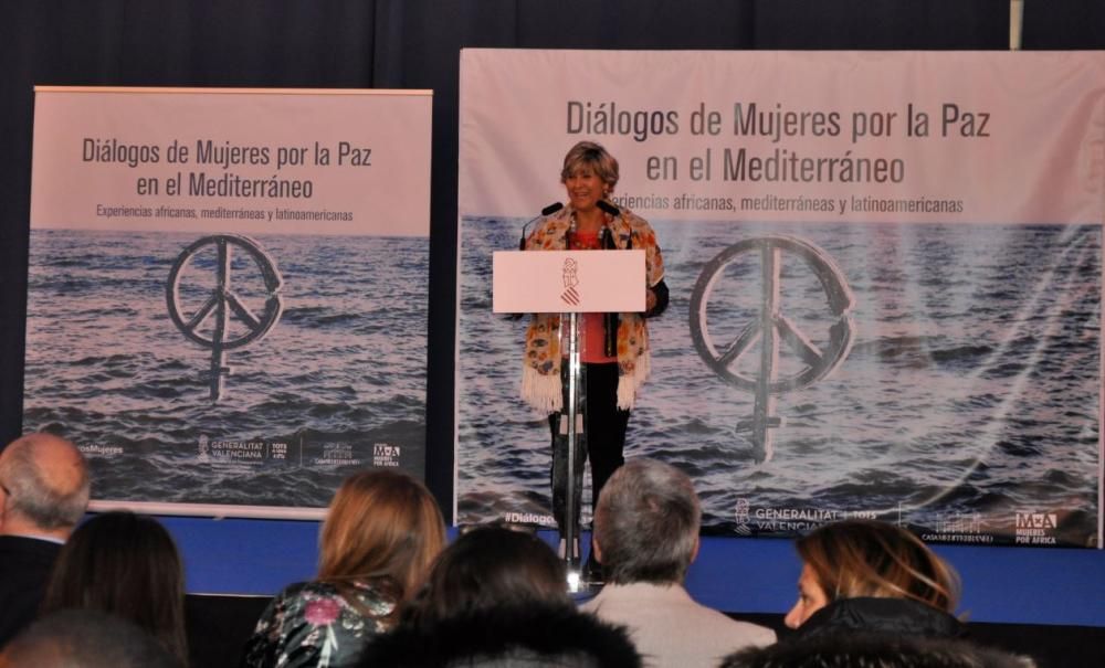 Mujeres del mundo claman por la paz en Alicante