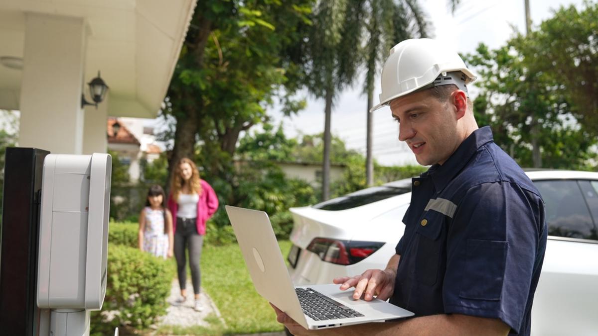 Los Servicios de Apoyo al Instalador ofrecen mayor tranquilidad a la red de Agentes Energéticos de Feníe Energía