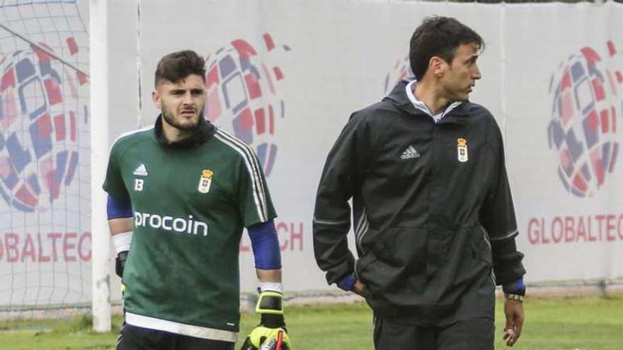 Juan Carlos, ayer, saliendo del entrenamiento del Oviedo.