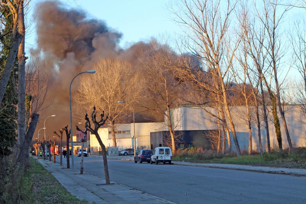 Incendi en una empresa de reciclatge a Sant Feliu de Buixalleu