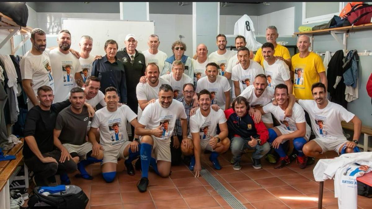 Imagen de una selección de Ibiza en un encuentro de veteranos.