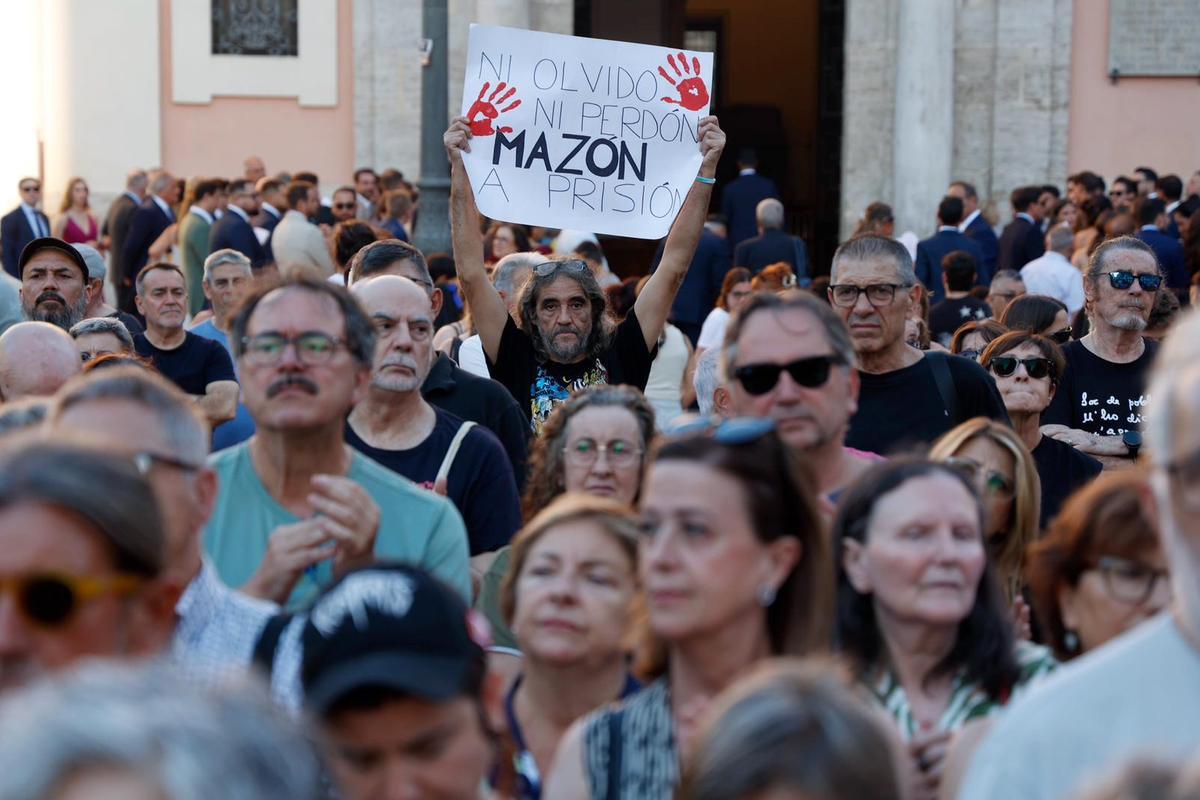 Multitudinaria concentración por las víctimas de la dana en València 22 meses después de la tragedia Multitudinaria concentración por las víctimas de la dana en València 22 meses después de la tragedia