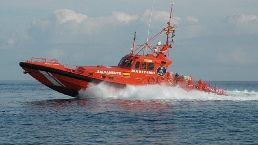 Salvamento Marítimo rescata a un hombre inconsciente en aguas de Cabrera