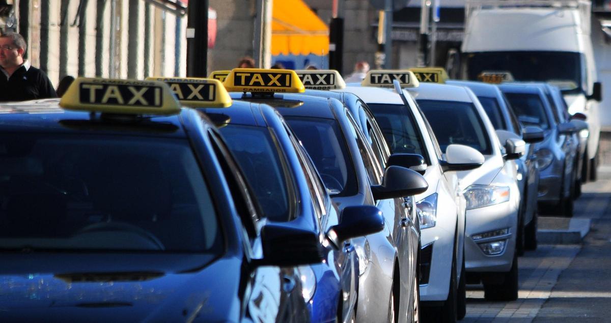 Vista de una parada de taxis de O Salnés.