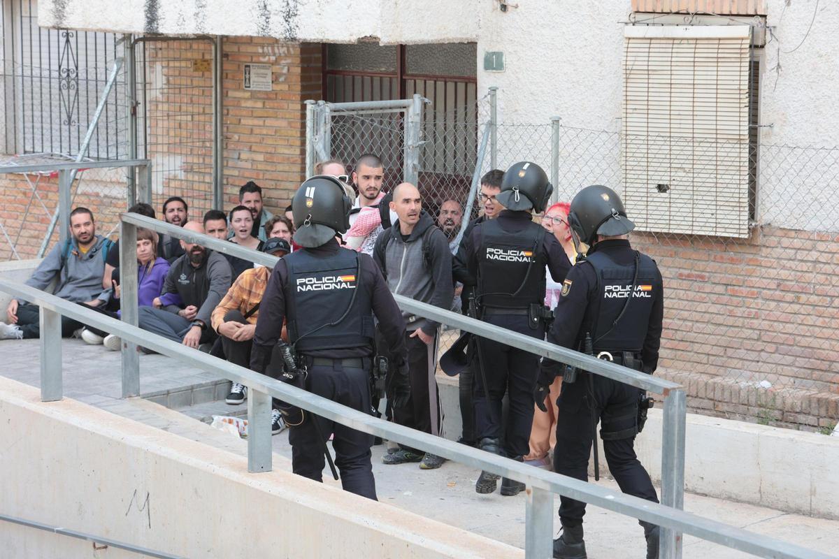 Desahucio en el barrio Juan XXIII de Alicante Desahucio en el barrio Juan XXIII de Alicante