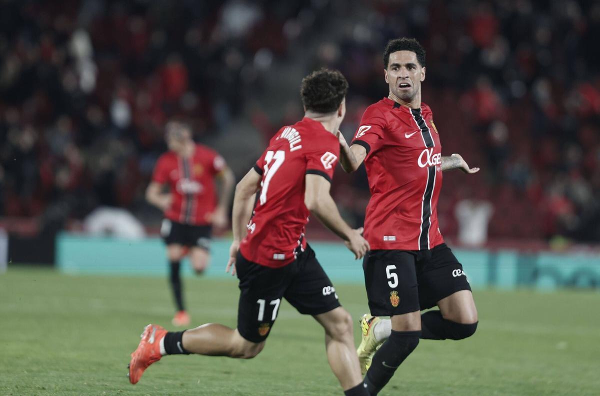 El Mallorca ha vencido al Elche (3-1) en el último partido de 2025 en Son Moix