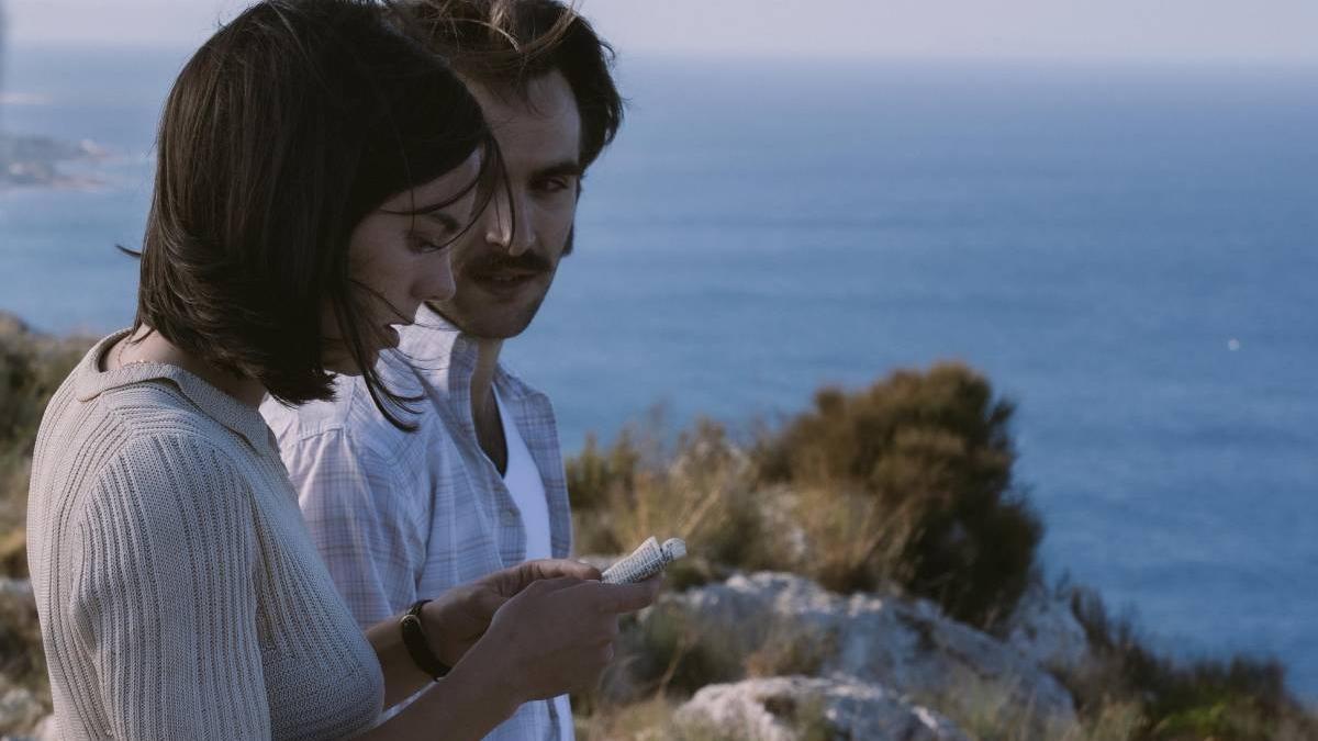 Vicky Luengo y Ricardo Gómez, en una escena de la película 'El sustituto'