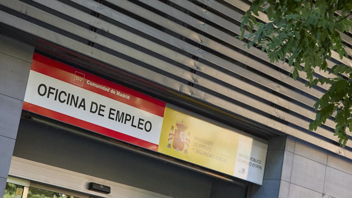 Entrada de oficina de empleo.