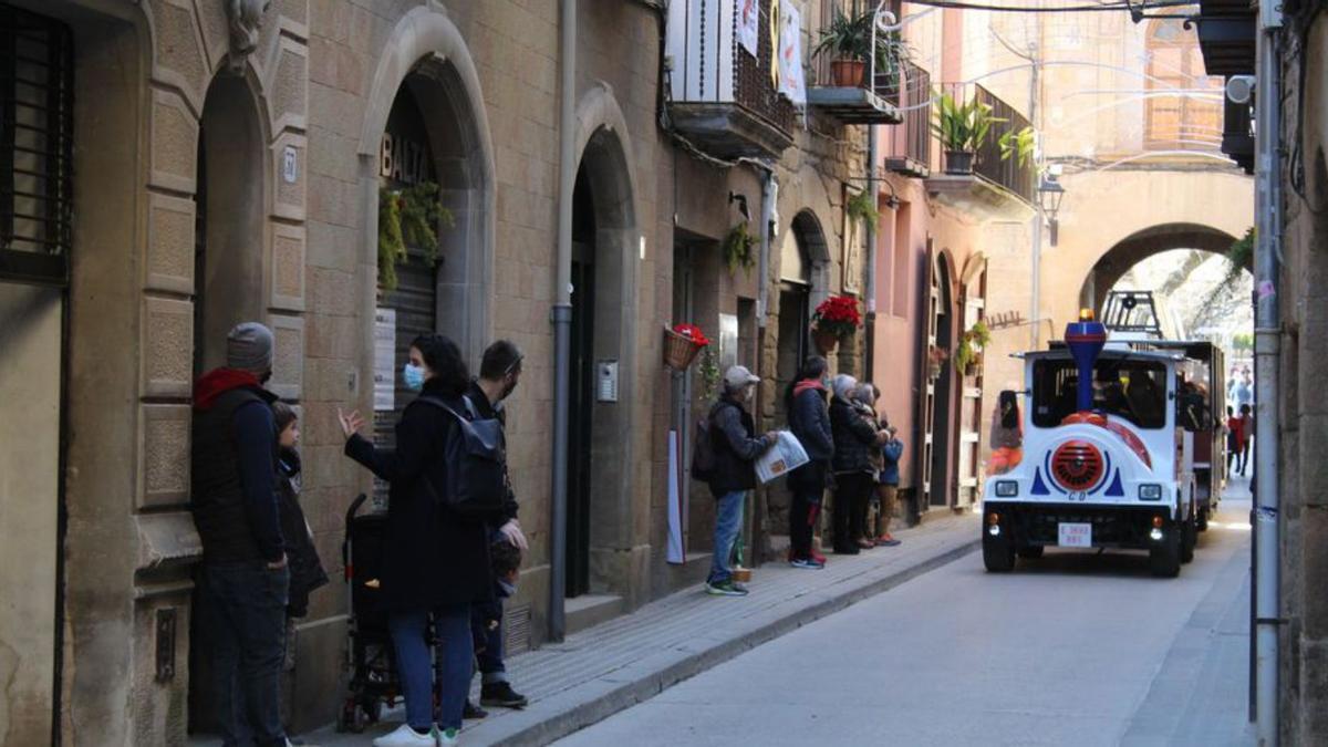 El trenet de Nadal recorre el carrer Castell, l’any passat | ARXIU/ARNAU VALVERDE