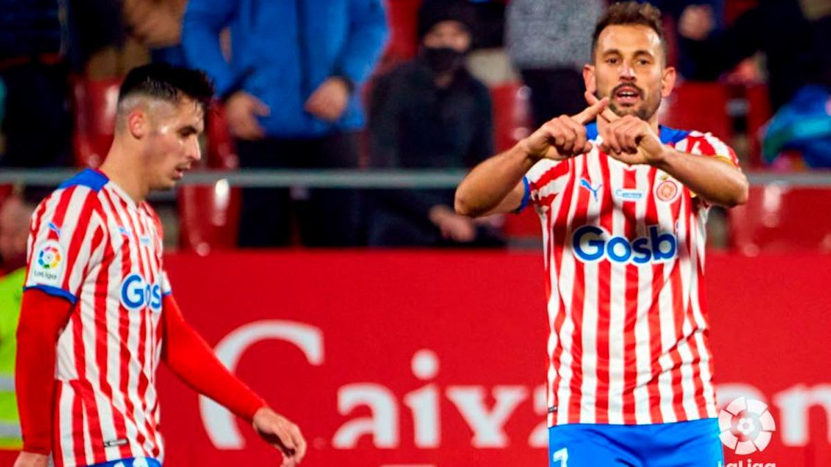 Stuani celebra uno de sus dos tantos al Burgos